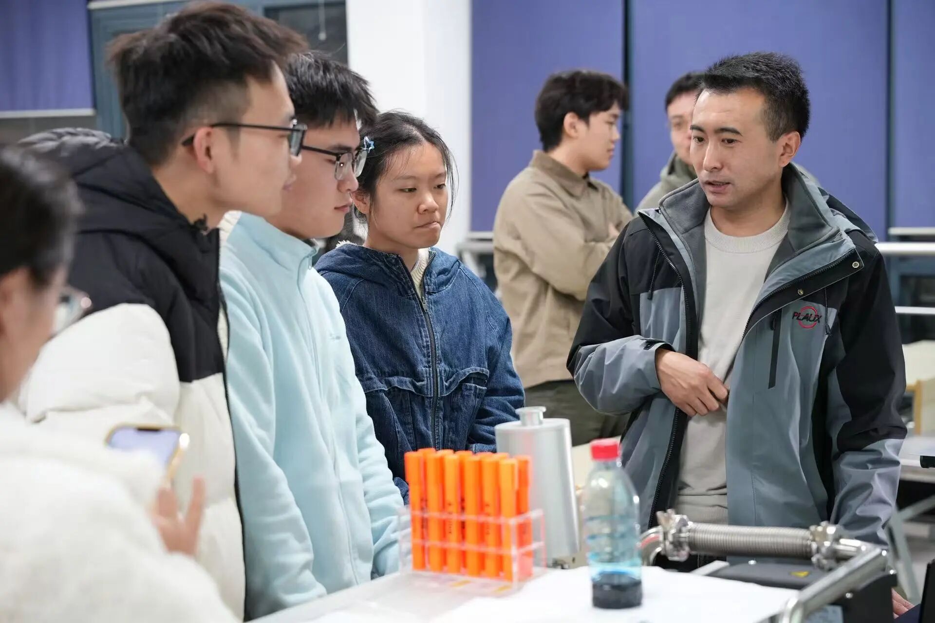 普乐斯走进东华大学物理学院，探讨等离子技术应用与未来职业机遇